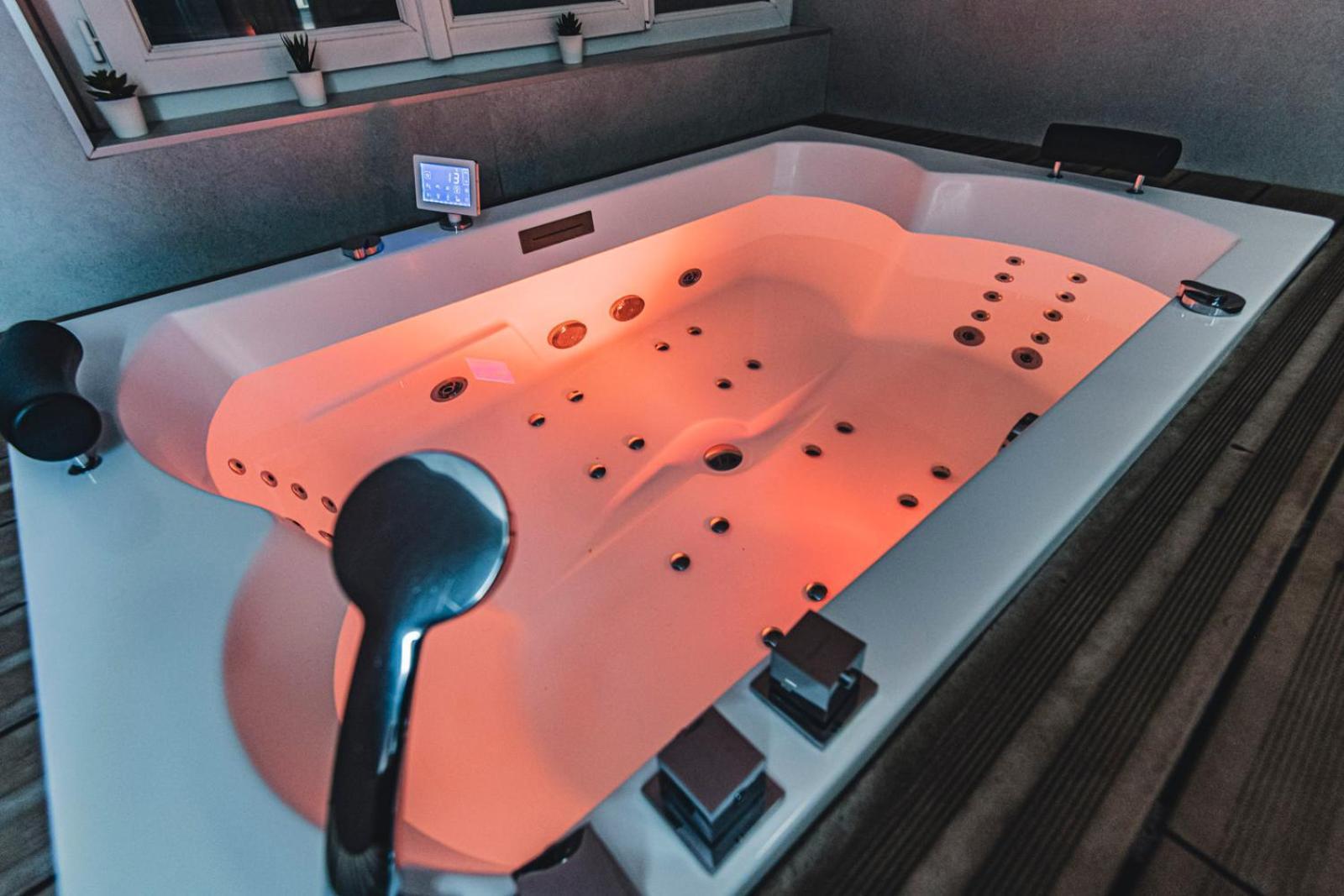 Mv Suite & Spa Reims Esterno foto